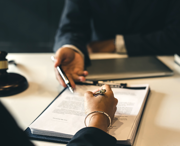 "Equipo de abogados y contadores especializados en inspecciones tributarias, brindando asesoramiento y representación legal para proteger los intereses de nuestros clientes."